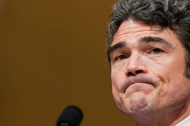 Trump cephesi istifa eden Kent’i hedef aldı: Gizli bilgi sızdırıyordu