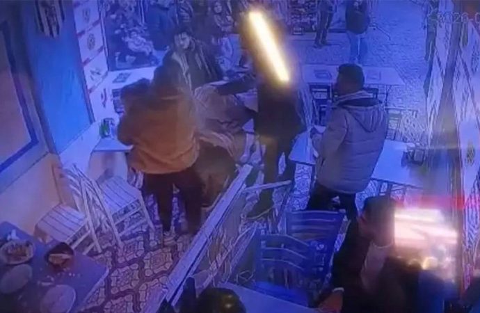 Balıkçının tavanı ailenin üstüne çöktü