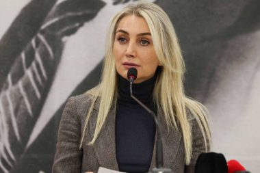 Dilek İmamoğlu Meclis’teki partilere seslendi: Biz kimsenin terfi basamağı değiliz