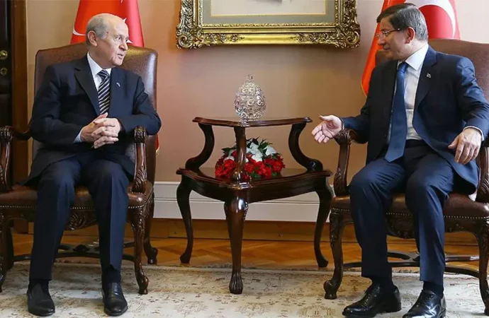 Bahçeli’den Davutoğlu’na kitap için kutlama telefonu