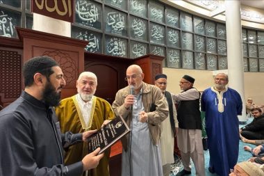 Sportmen imam: Namazdan sonra camide şınav çektiriyor