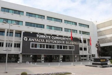 Antalya Büyükşehir Belediyesi davası: Dün tahliye edilen üç kişi için yeniden yakalama kararı