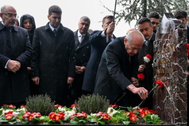 Bahçeli, Alparslan Türkeş’in kabrini ziyaret etti: Bayramdan sonra yeni Türkiye vaadi
