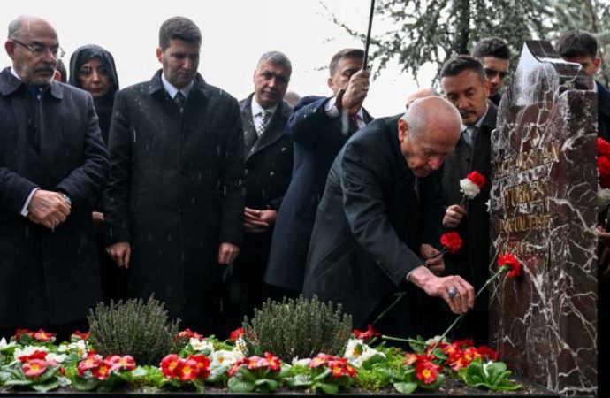 Bahçeli, Alparslan Türkeş’in kabrini ziyaret etti: Bayramdan sonra yeni Türkiye vaadi