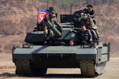 Kuzey Kore lideri kızına oyuncak buldu: Tank kullandırdı
