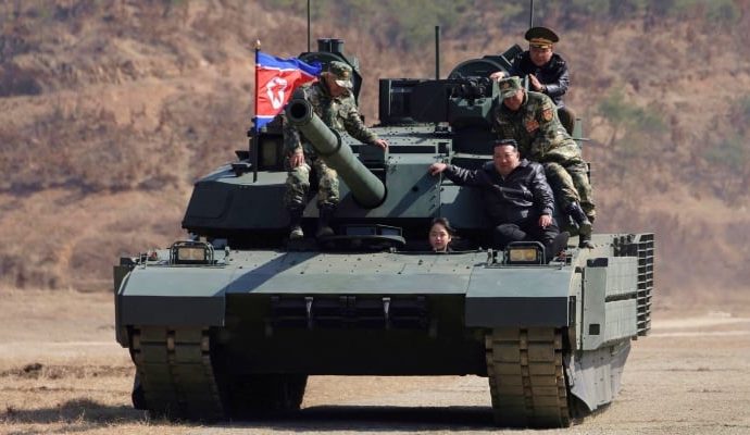 Kuzey Kore lideri kızına oyuncak buldu: Tank kullandırdı