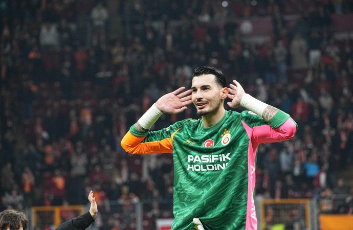 Dört gol yediği halde Muslera’nın rekoruna ortak oldu