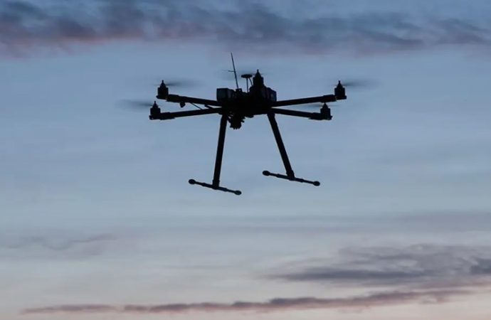 Nükleer kapasiteli bombardıman uçağı üssünde dron alarmı