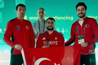 Para eskrimci Hakan Akkaya Dünya Kupası’nda gümüş madalya aldı