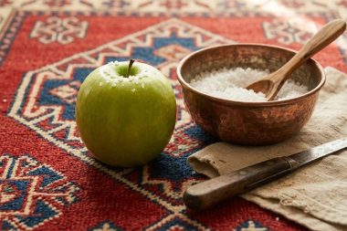 Yeşil elmayı tuza basmak nasıl yeniden moda oldu: Sebebi var