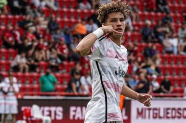 18 yaşında sekiz kulüp üç ülke değiştirdi