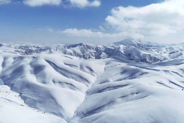En güzel Bayburt manzarası: Tepe ve vadiler iki metre karla bütünleşti