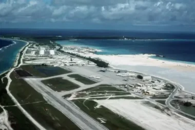 İran, Diego Garcia’daki İngiliz-ABD ortak üssüne füze attı ama füzeler üsse ulaşmadı