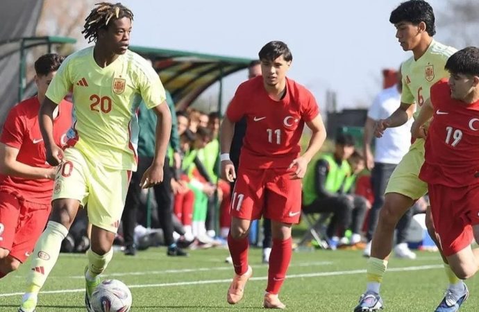 Milli Takım İspanya ile yenişemedi, gruptan çıkamadı