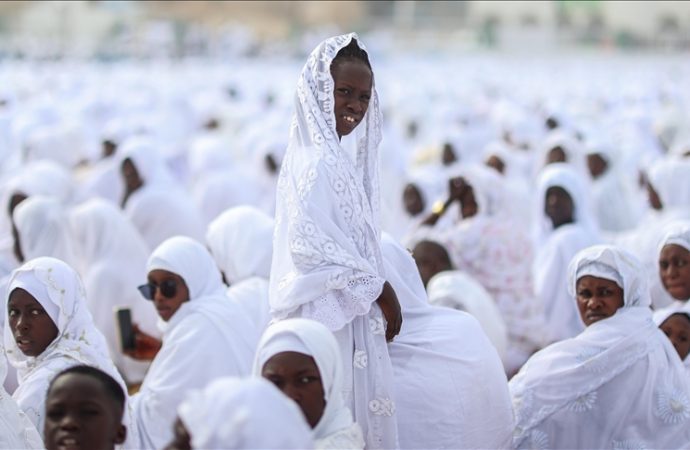 ‘Herkes eşit’ demek içih beyaz giyen Müslüman tarikatı: Layene