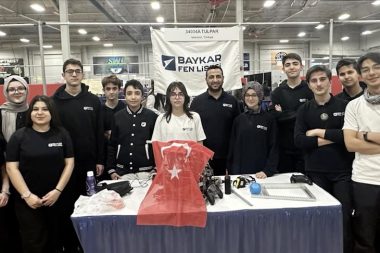 Fen Lisesi öğrencileri robotik yarışmasında çeyrek finalde