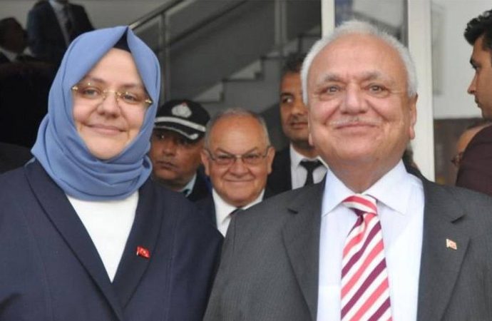 Eski bakan baba-kız kazada yaralandı