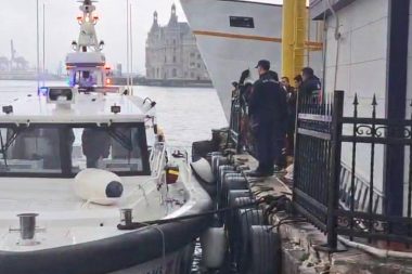 En işlek rıhtıma erkek cesedi vurdu