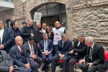 İzmir Büyükşehir Belediyesi yönetimi Meslek Fabrikası’nı koruma nöbetinde