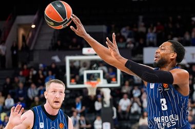 Anadolu Efes yarın Barcelona’yla deplasmanda karşılaşacak