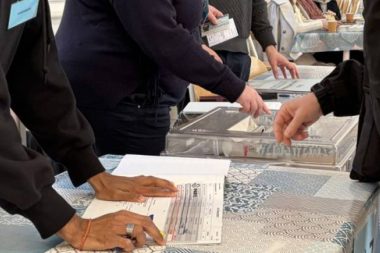 Fransa’da Paris yine ‘sol’ dedi