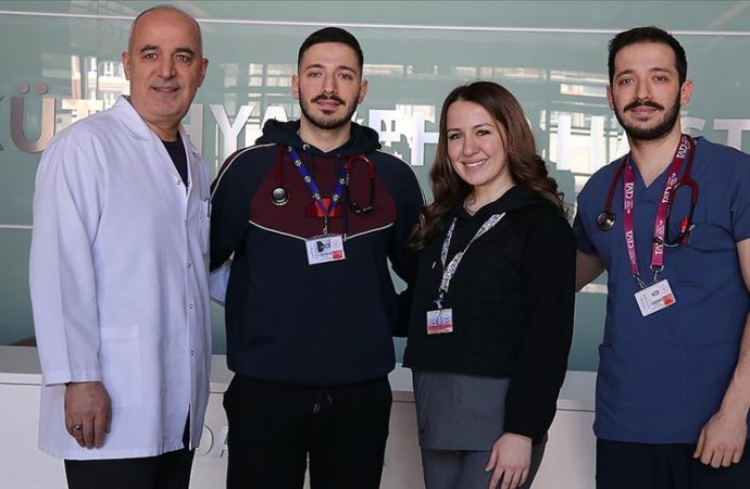 Doktor üç kardeş ve babaları aynı hastanede, anne başka hastanede görevli