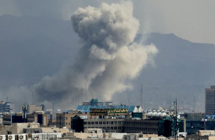 İsrail: İran’da iki istihbarat karargahını, İstihbarat Bakanlığı’na ait bir binayı vurduk