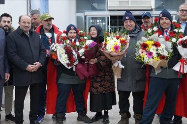 ‘Kayağın özel ikizleri’ Fransa’dan 6 madalyayla döndü