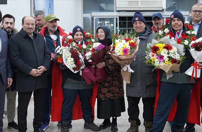 ‘Kayağın özel ikizleri’ Fransa’dan 6 madalyayla döndü