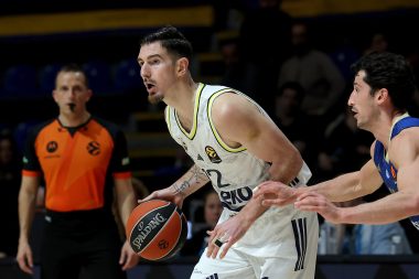 Nando De Colo yetmedi Fenerbahçe Beko beş sayı farkla yenildi