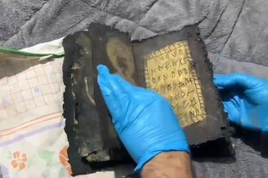 Bizans dönemine ait deriye yazılmış dua kitabı ele geçti