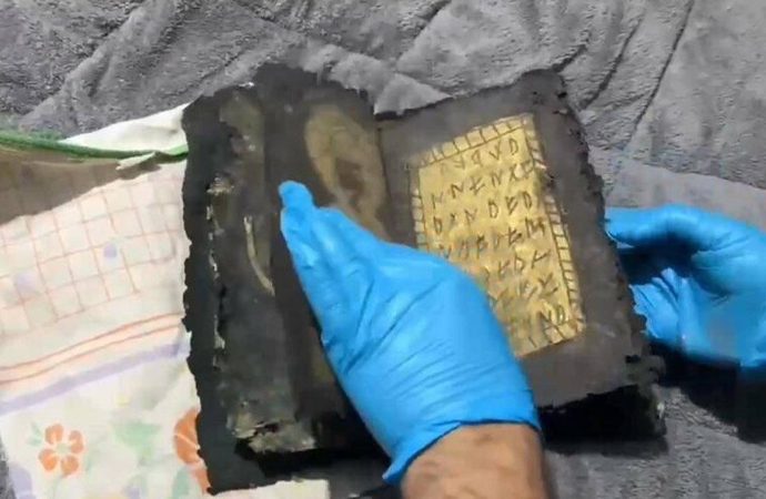 Bizans dönemine ait deriye yazılmış dua kitabı ele geçti