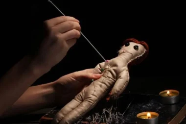 Kız arkadaşına büyü yaptırmak istedi, 495 bin 600 lirasını kaptırdı