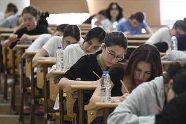 YKS’ye 2 milyon 425 bin 560 aday başvurdu: Kadın aday daha çok, en yaşlı aday 87 yaşında