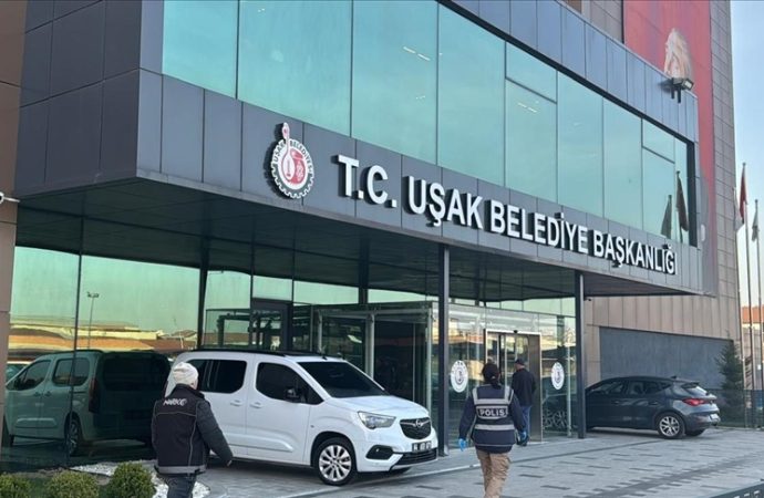 Üç şehirde operasyon: Uşak Belediye Başkanı dahil 11 gözaltı