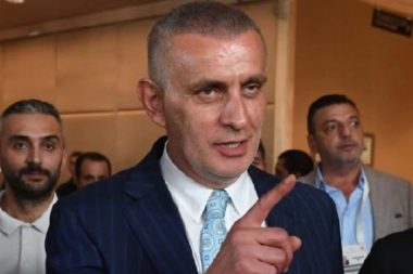 Hacıosmanoğlu hamasetle hakareti buluşturdu: ‘Tarihin en karakterli kadrosu’