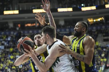 Fenerbahçe Beko, Zalgiris’e 92-82 yenildi
