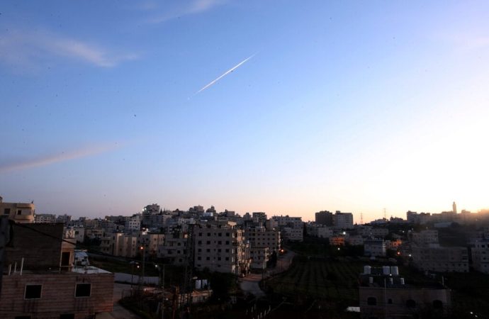 Husiler savaşa dahil oldu: İsrail’e füze attılar