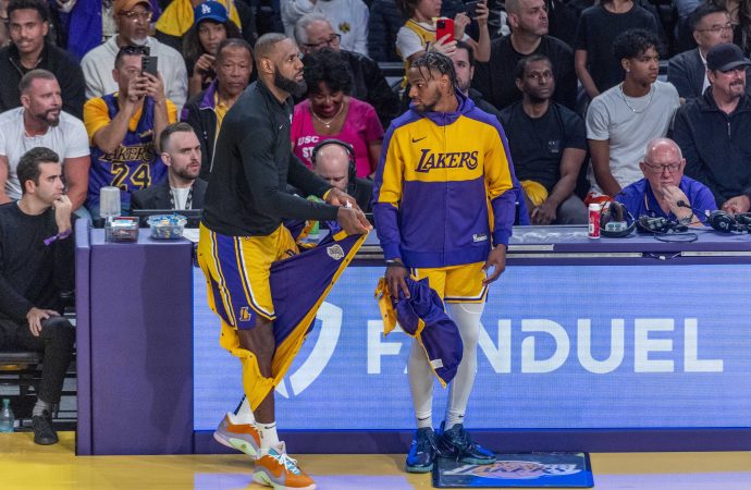 Baba asist yaptı, oğlu üçlük attı: NBA tarihine geçtiler