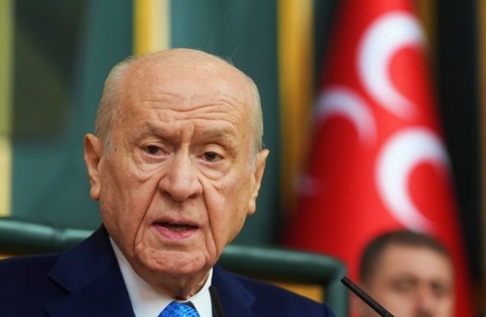 Bahçeli’den istifa açıklaması: İzzet bey akademik kariyeri için müsaade istedi