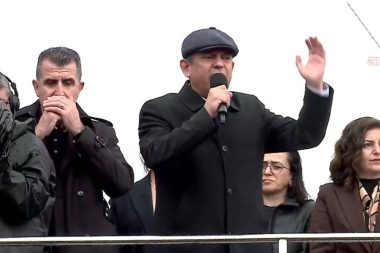 Özgür Özel CHP’nin 100 mitinginde konuştu: Çanakkale’den dört alıp bir verdiler