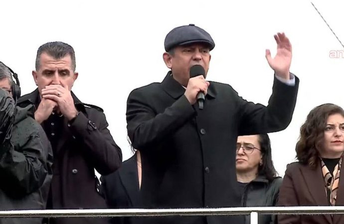 Özgür Özel CHP’nin 100 mitinginde konuştu: Çanakkale’den dört alıp bir verdiler