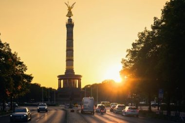 Avrupa yaz saati uygulamasına geçti