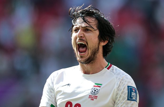 İranlı yıldız futbolcuya şok: Kadro dışı kaldı, mal varlığı da tehlikede