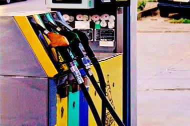 Avustralya akaryakıt vergisini yüzde 50 indirdi