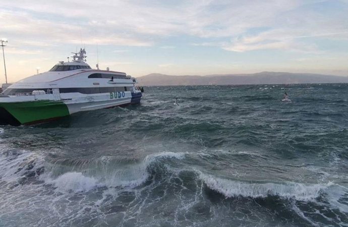 Fırtına ve sağanak deniz ulaşımını vurdu: İDO ve BUDO’da seferler iptal oldu