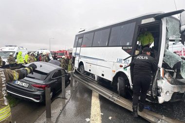 Zincirleme kaza: Dördü ağır 30 yaralı var