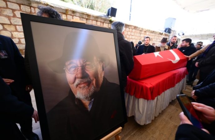 İlber Ortaylı’nın sosyal medya hesapları açık kalacak