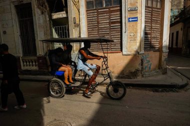 ABD, Rus petrol tankerinin Küba’ya ulaşmasına izin verecek