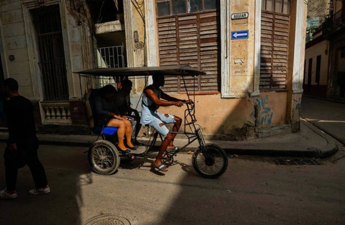 ABD, Rus petrol tankerinin Küba’ya ulaşmasına izin verecek